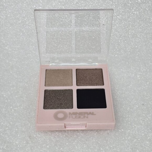 Mineral Fusion Quad Eyeshadow Palette Neutral Tones For Day & Night Looks - Picture 1 of 2